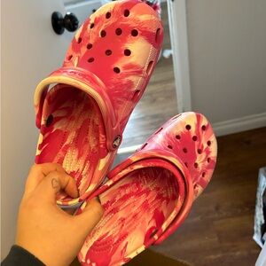CROCS Pink and White Swirl Clogs